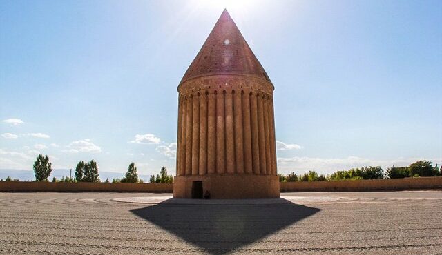 برج تاریخی رادکان، نماد هویتی و فرهنگی شهرستان چناران است
