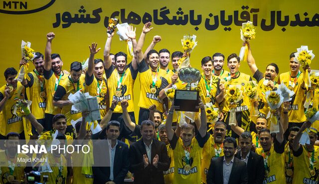 تنها نمایندگان نصف‌جهان در لیگ‌های برتر سپاهان در والیبال و هندبال ماند، مابقی رفتند