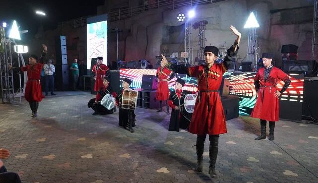 جشنواره انگور؛ احیای سنت‌های کهن است