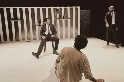 پشت هیچ کدام از شخصیت‌ها نایستادم